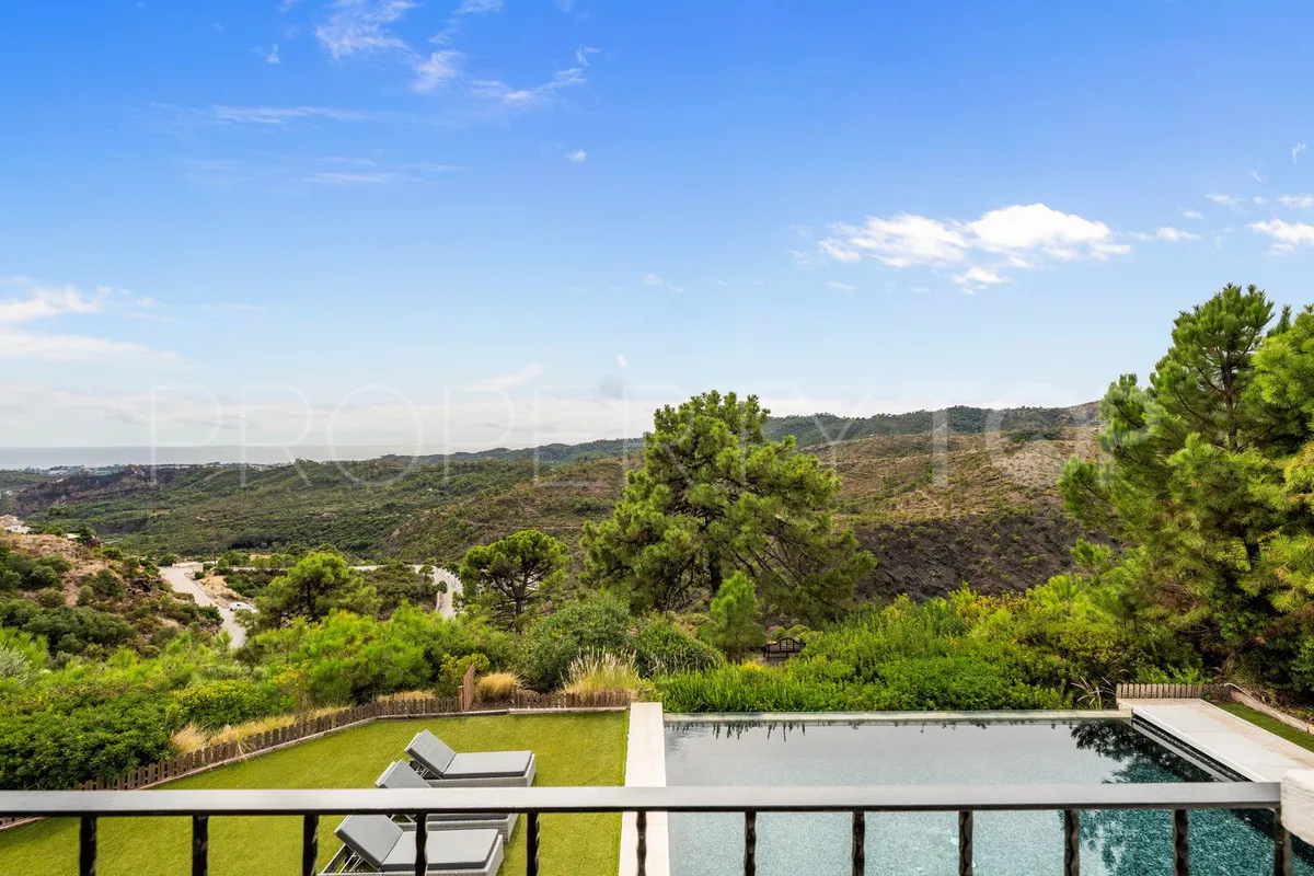 Buy 5 bedrooms villa in Benahavis