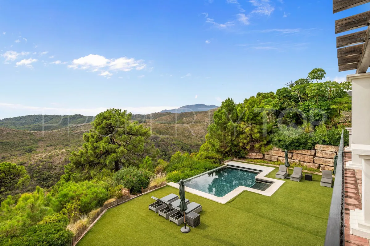 Buy 5 bedrooms villa in Benahavis