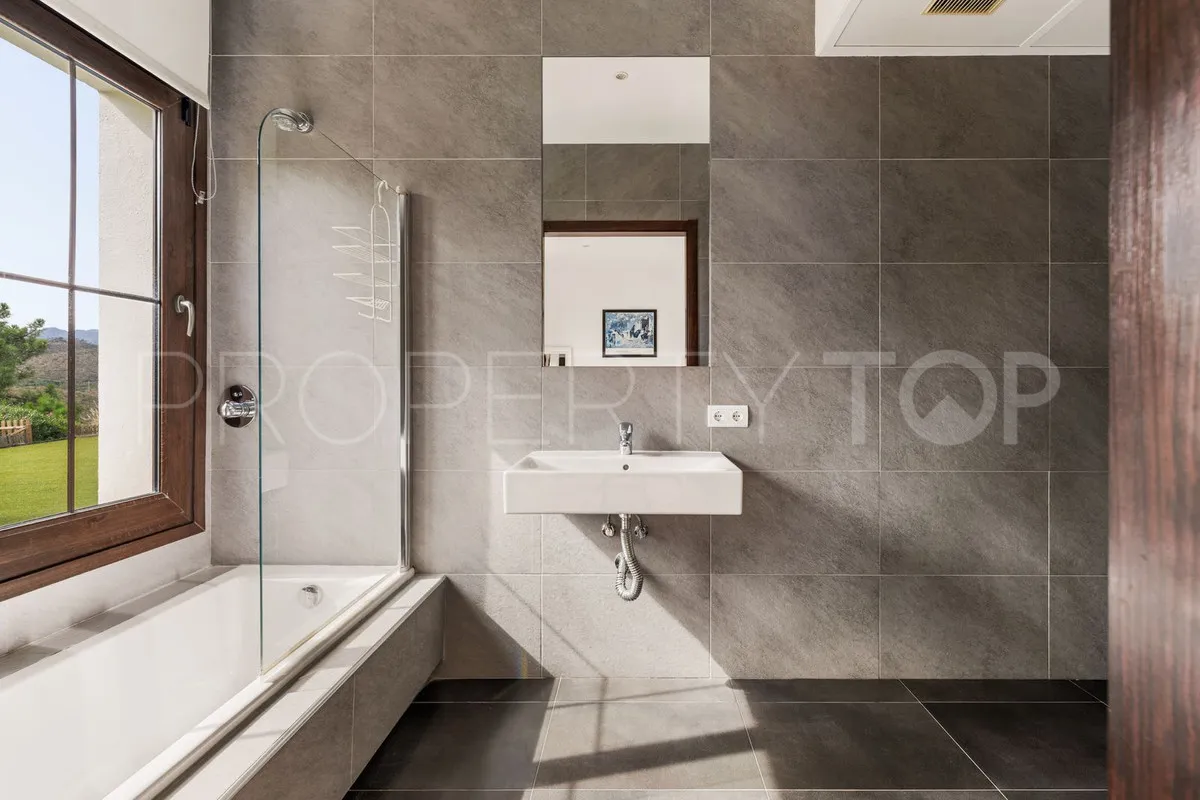 Buy 5 bedrooms villa in Benahavis