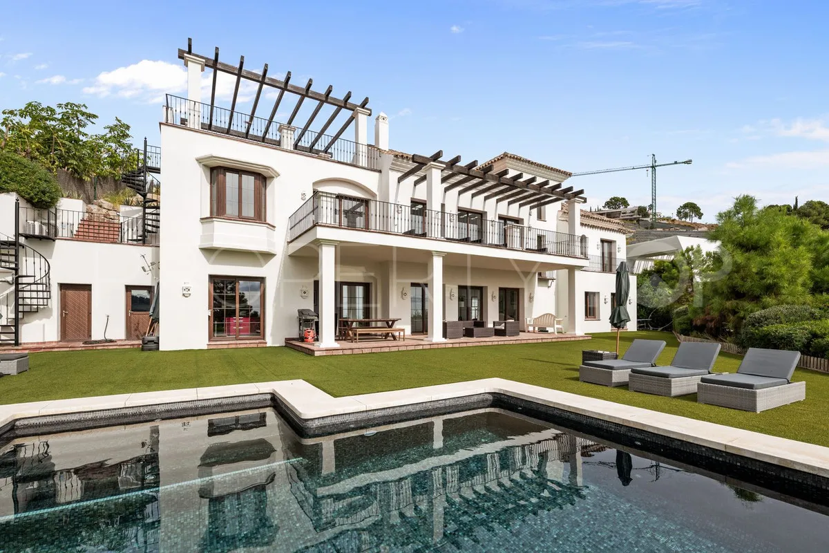 Buy 5 bedrooms villa in Benahavis