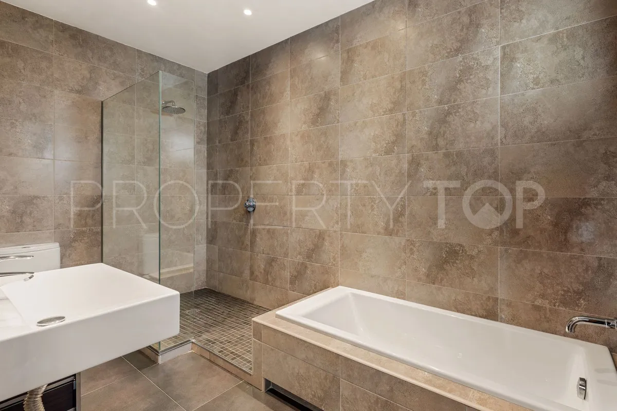 Buy 5 bedrooms villa in Benahavis