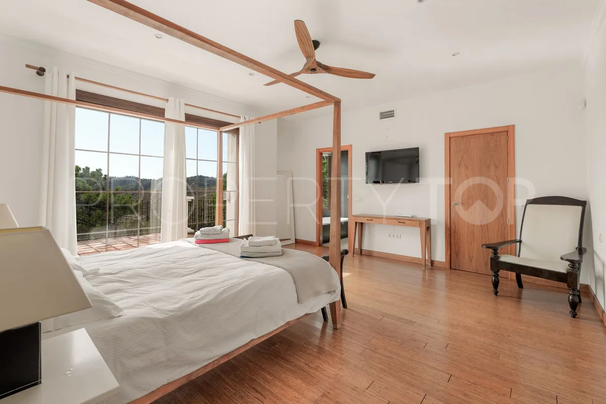 Buy 5 bedrooms villa in Benahavis