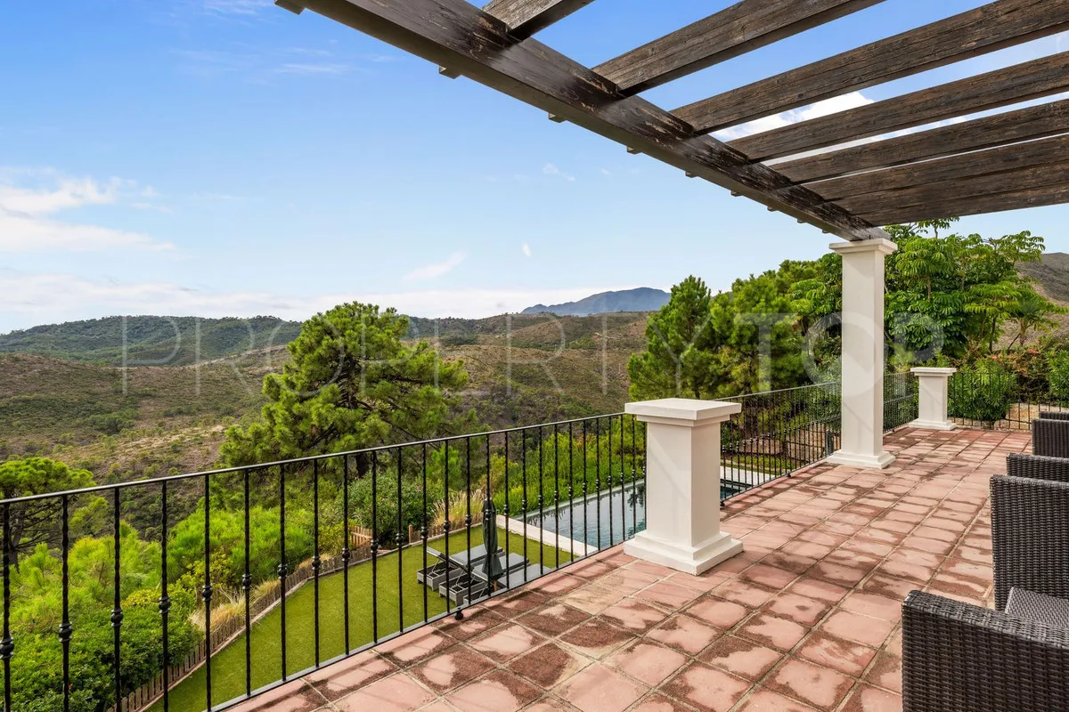 Buy 5 bedrooms villa in Benahavis