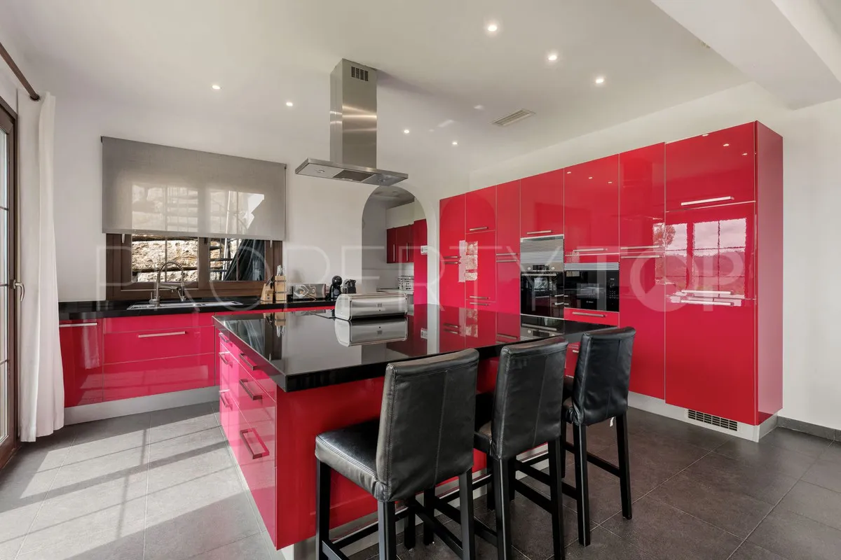 Buy 5 bedrooms villa in Benahavis