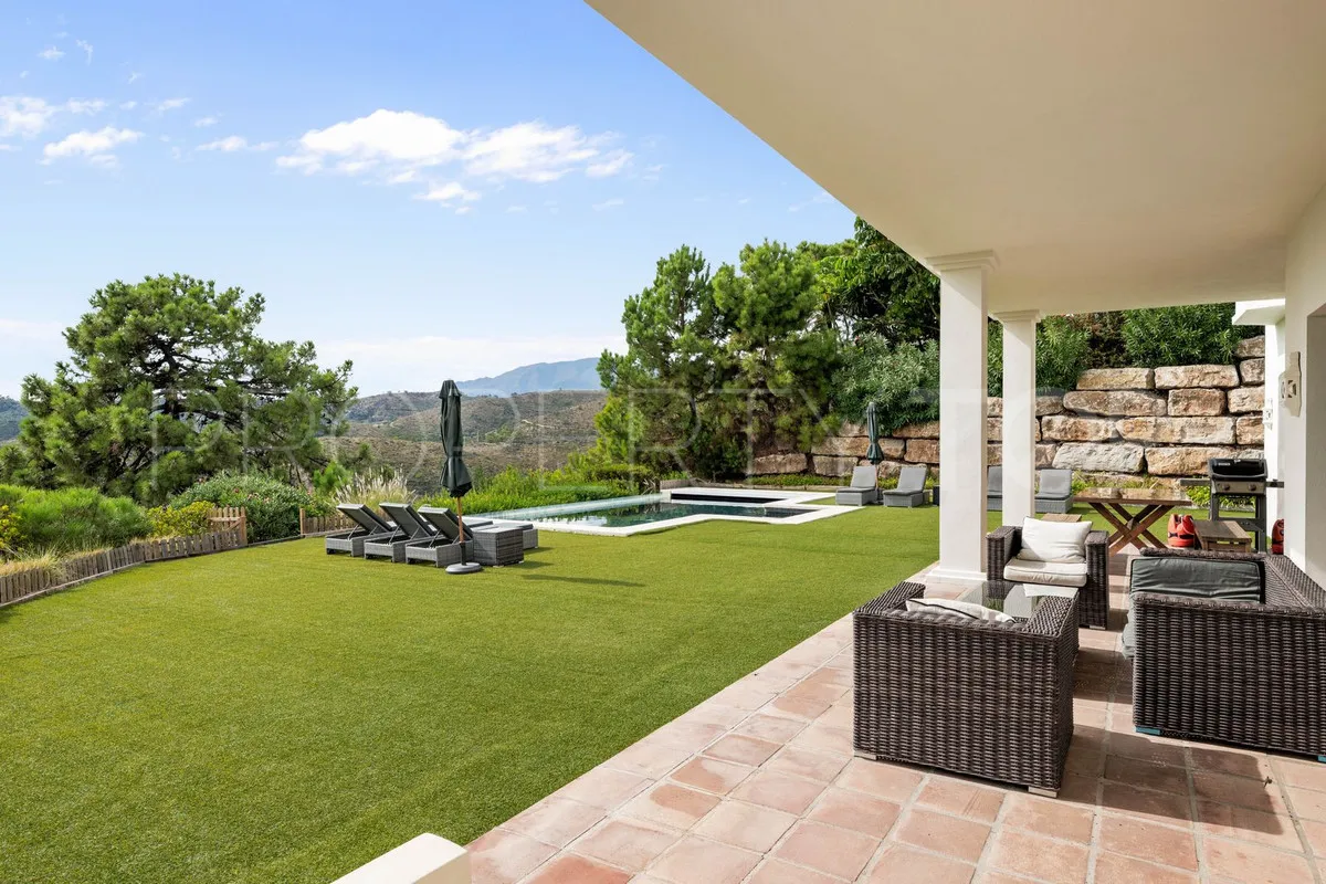 Buy 5 bedrooms villa in Benahavis