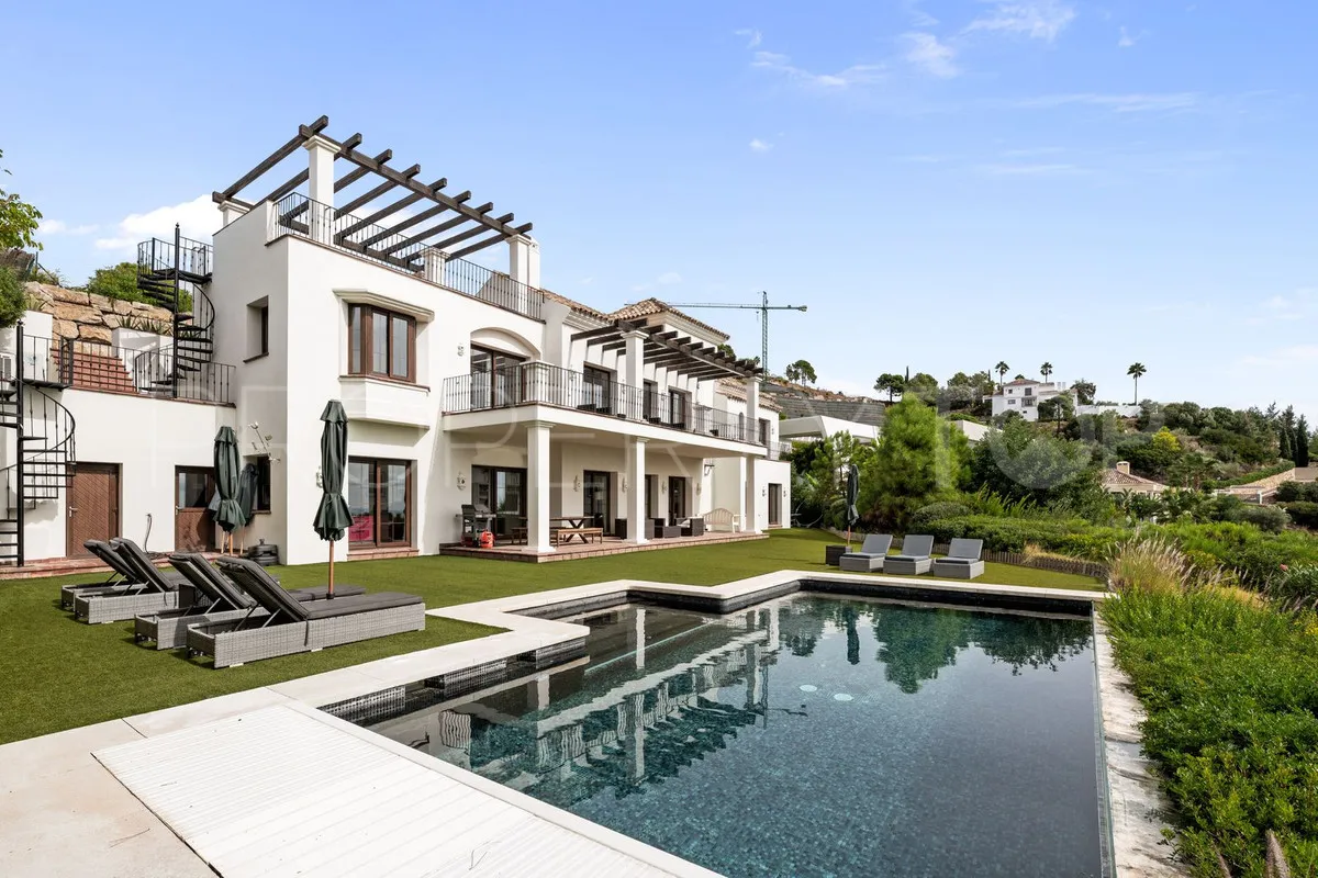 Buy 5 bedrooms villa in Benahavis