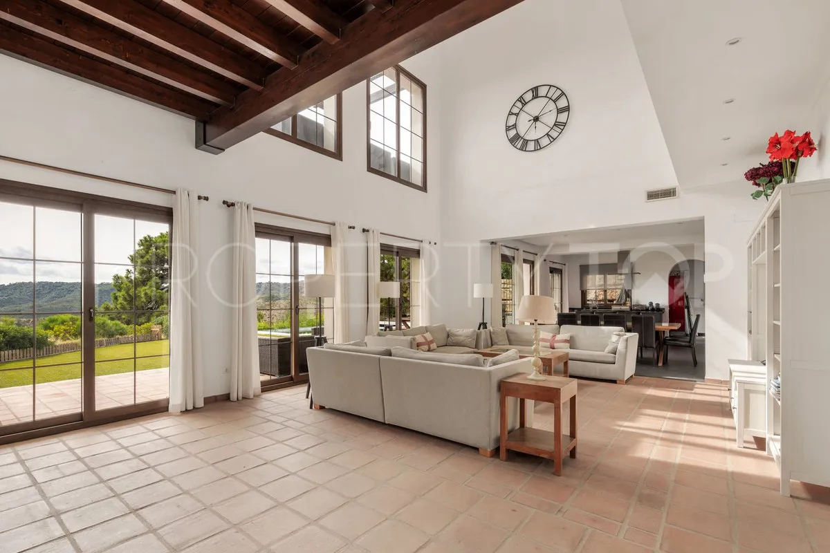 Buy 5 bedrooms villa in Benahavis