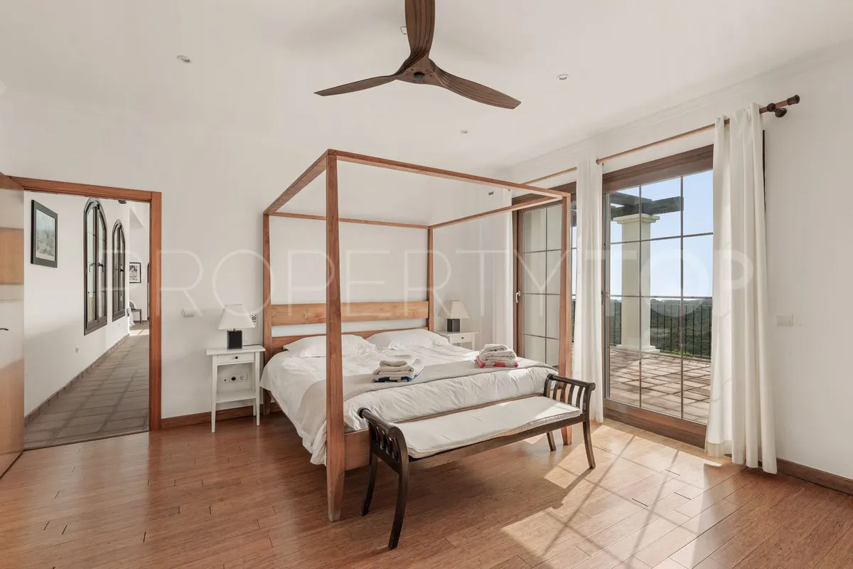 Buy 5 bedrooms villa in Benahavis