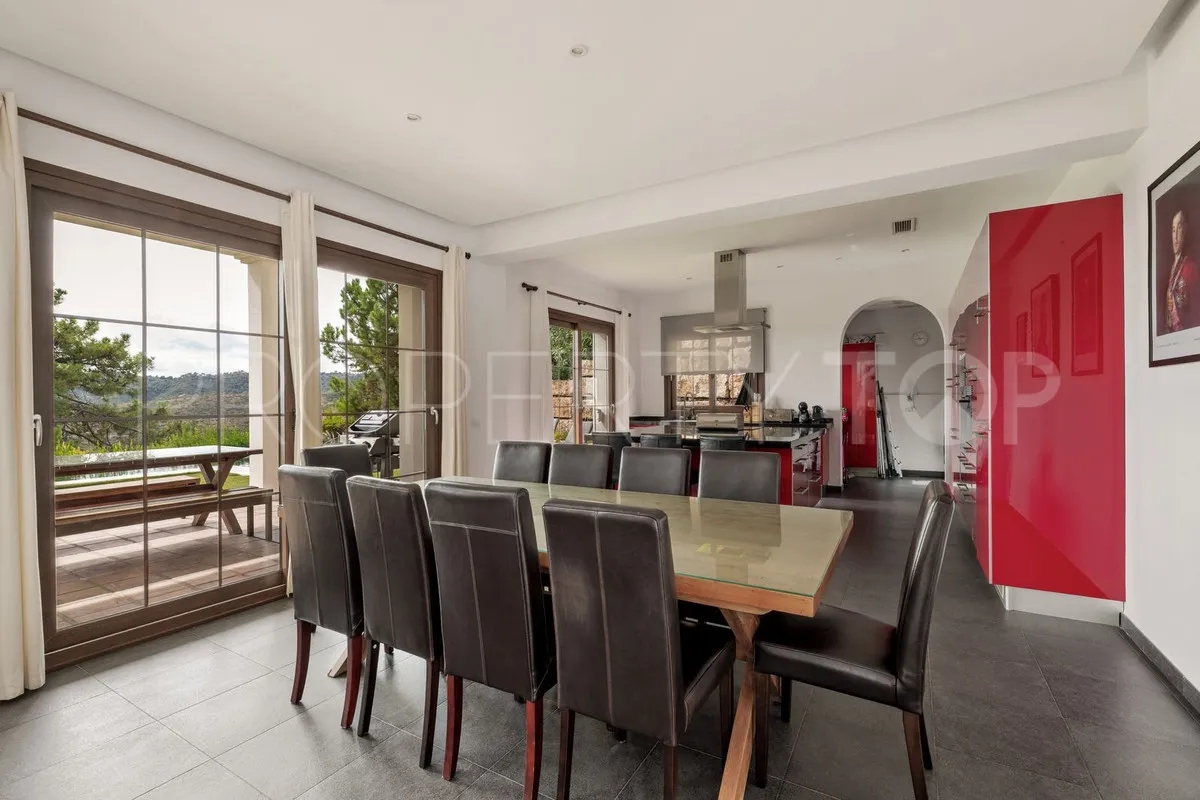 Buy 5 bedrooms villa in Benahavis