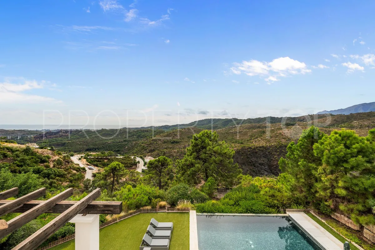 Buy 5 bedrooms villa in Benahavis