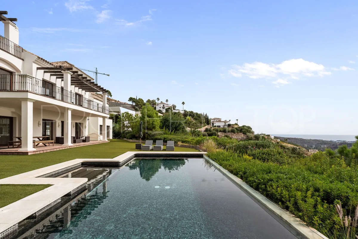 Buy 5 bedrooms villa in Benahavis