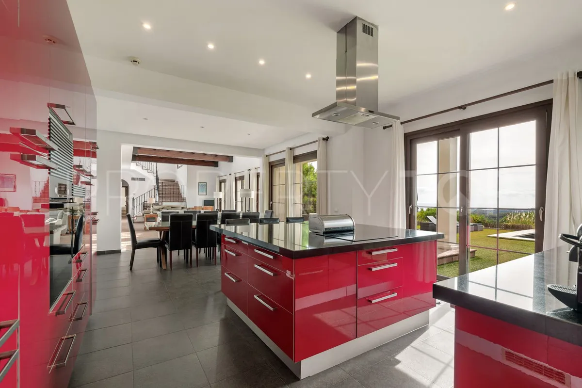 Buy 5 bedrooms villa in Benahavis