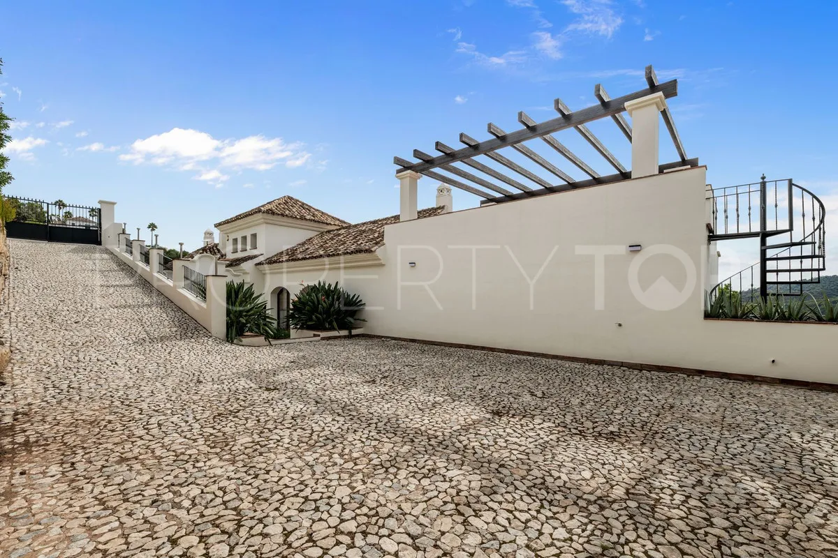 Buy 5 bedrooms villa in Benahavis