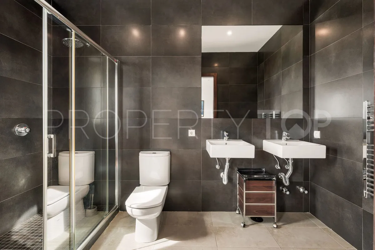 Buy 5 bedrooms villa in Benahavis