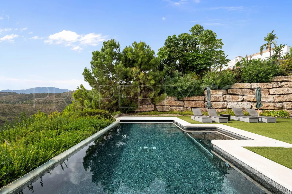 Buy 5 bedrooms villa in Benahavis