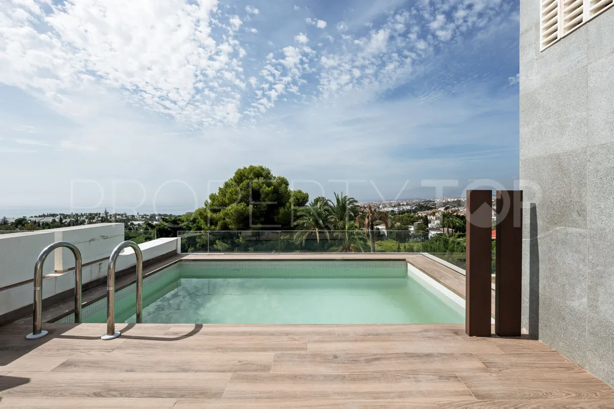 Rio Real 6 bedrooms villa for sale