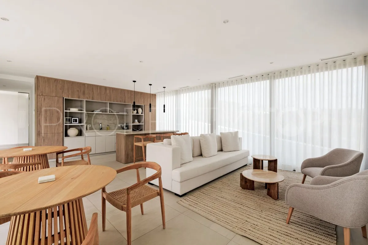 Rio Real 6 bedrooms villa for sale
