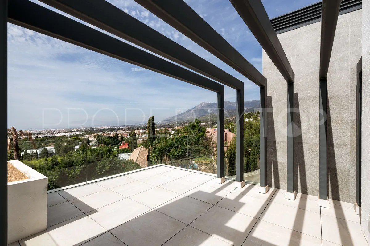 Rio Real 6 bedrooms villa for sale