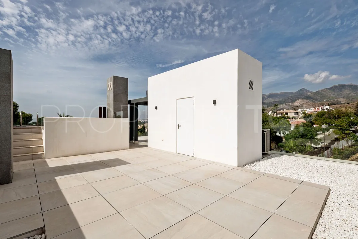 Rio Real 6 bedrooms villa for sale