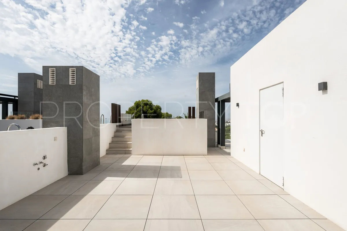 Rio Real 6 bedrooms villa for sale