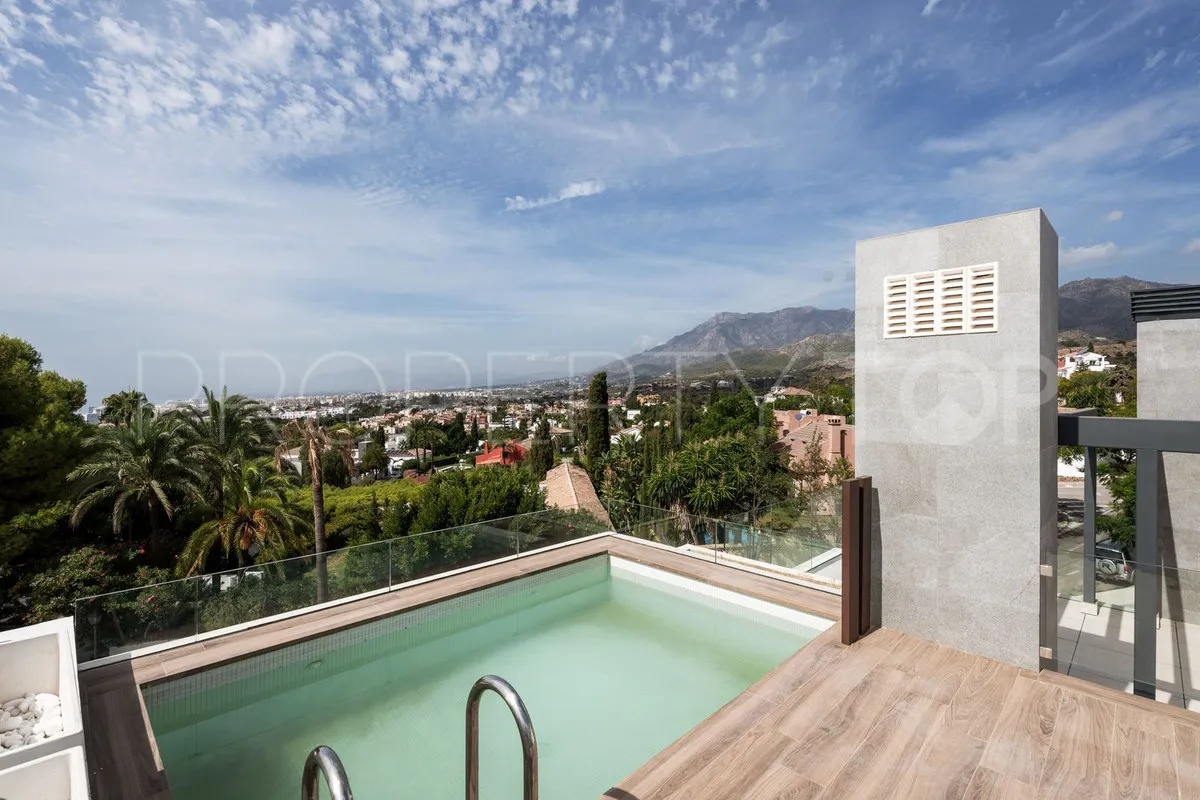 Rio Real 6 bedrooms villa for sale