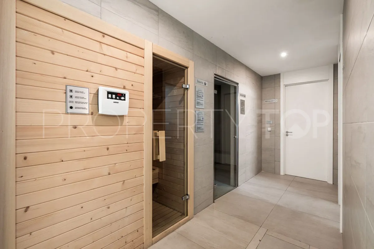 Rio Real 6 bedrooms villa for sale