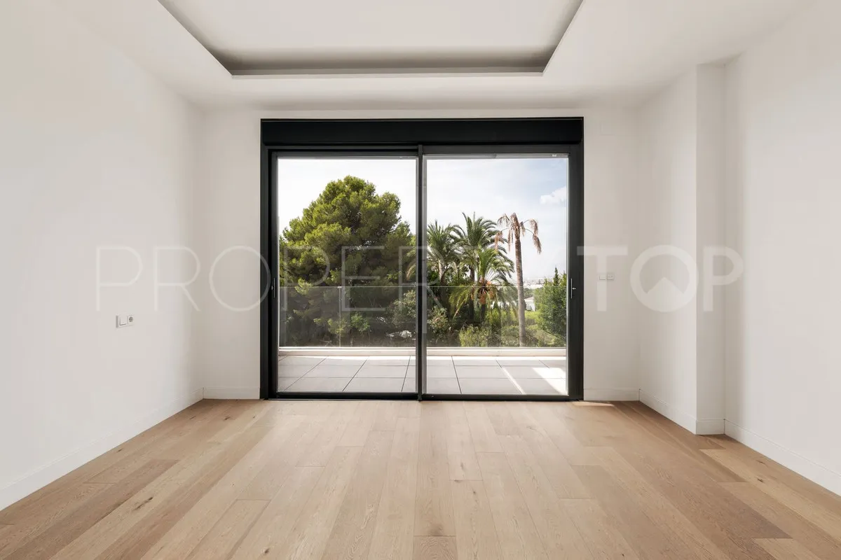 Rio Real 6 bedrooms villa for sale