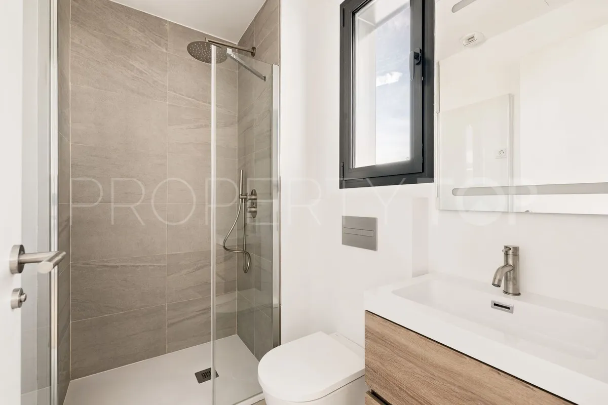 Rio Real 6 bedrooms villa for sale