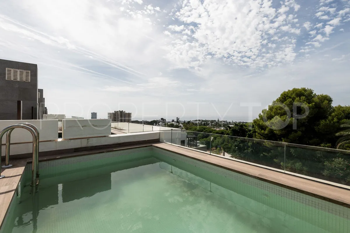 Rio Real 6 bedrooms villa for sale