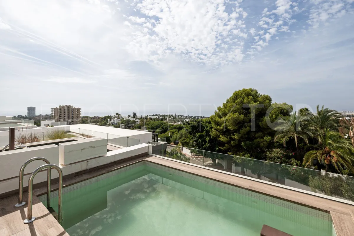 Rio Real 6 bedrooms villa for sale