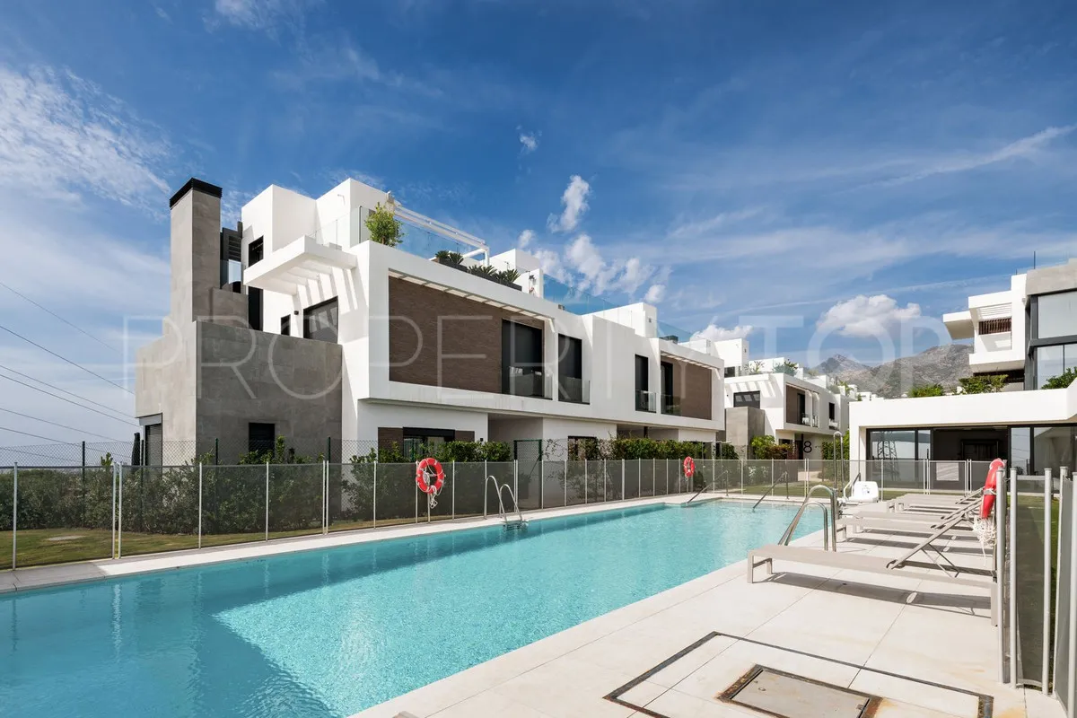 Rio Real 6 bedrooms villa for sale