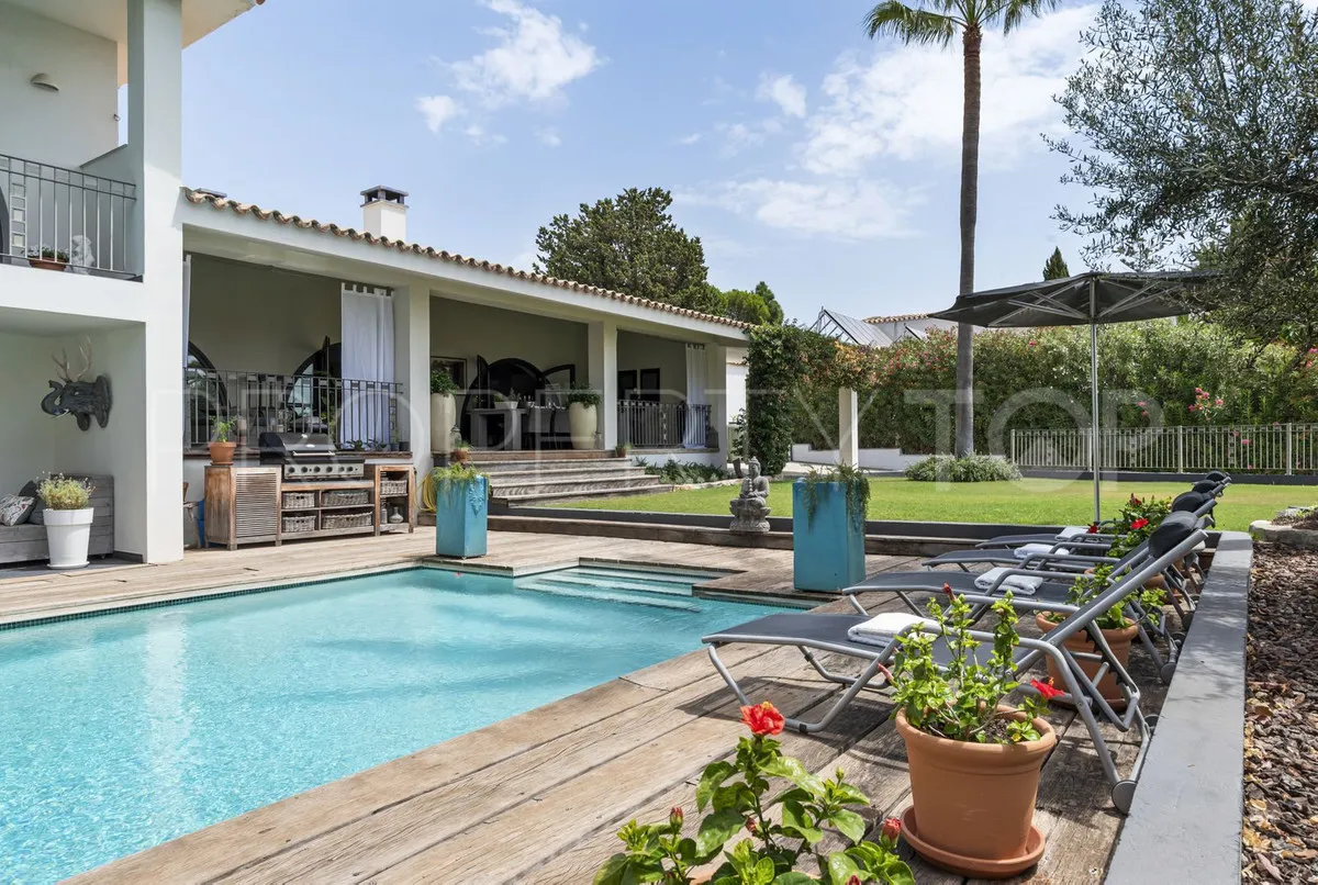 Se vende villa en El Paraiso de 5 dormitorios