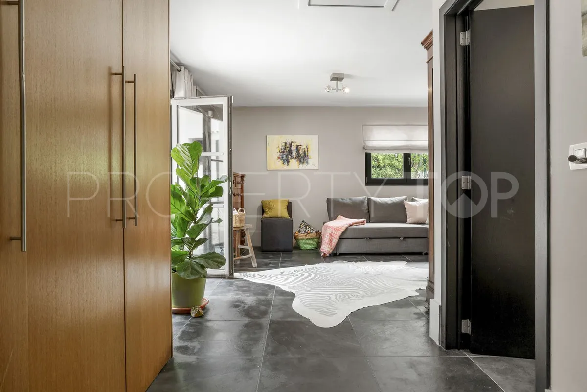 Se vende villa en El Paraiso de 5 dormitorios