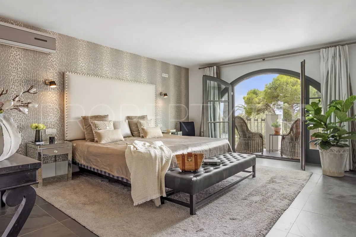 Se vende villa en El Paraiso de 5 dormitorios