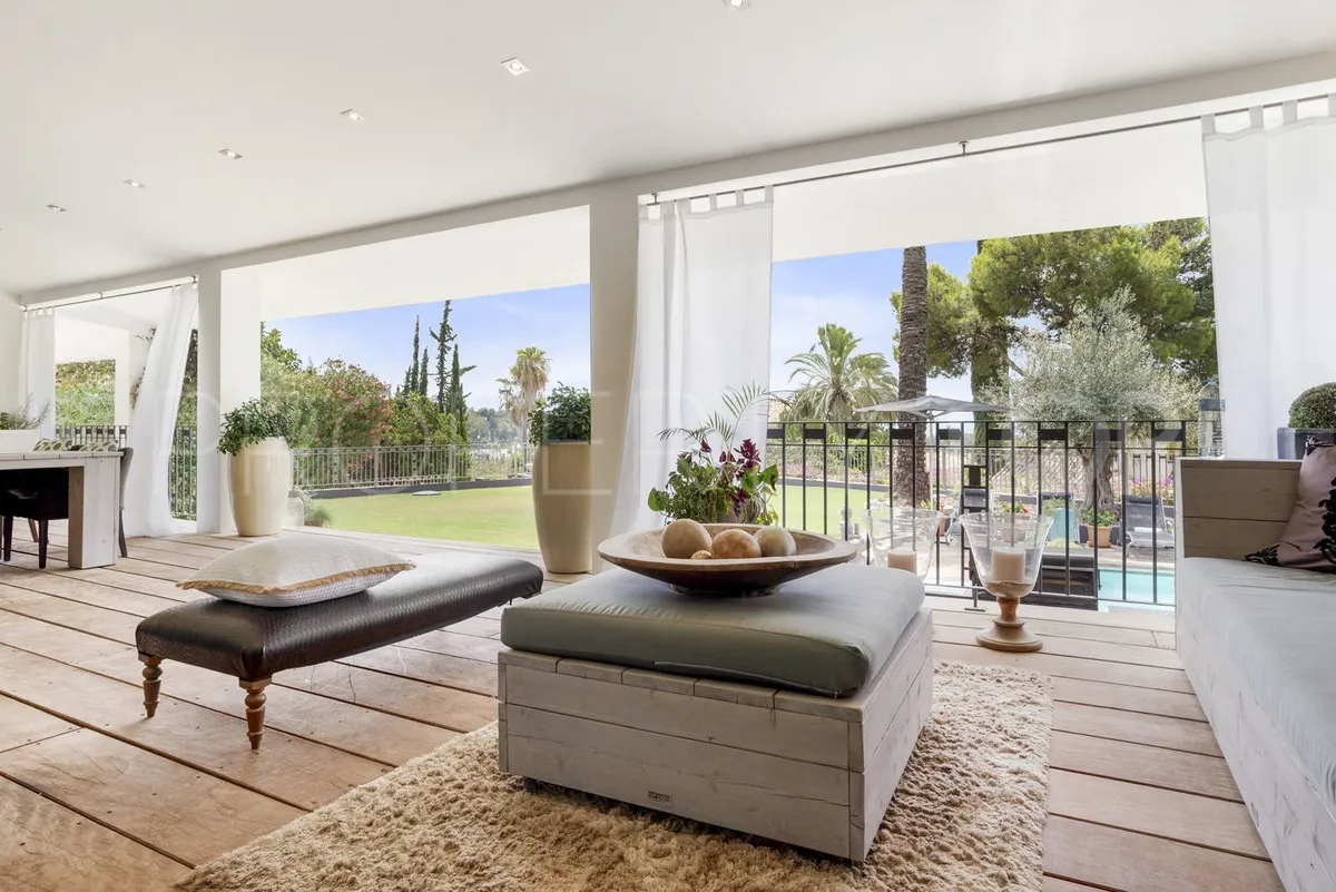 Se vende villa en El Paraiso de 5 dormitorios