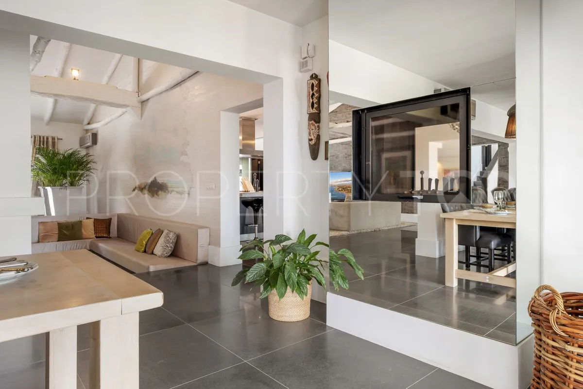 Se vende villa en El Paraiso de 5 dormitorios