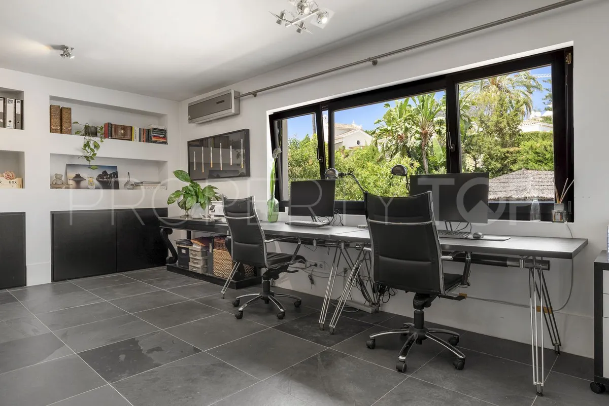 Se vende villa en El Paraiso de 5 dormitorios