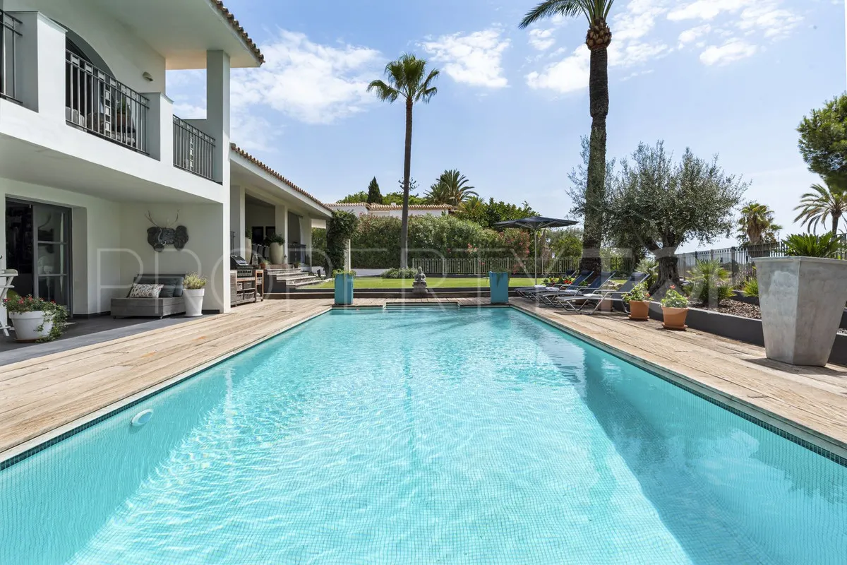 Se vende villa en El Paraiso de 5 dormitorios