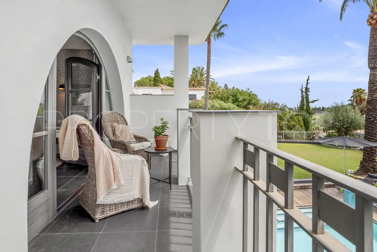 Se vende villa en El Paraiso de 5 dormitorios