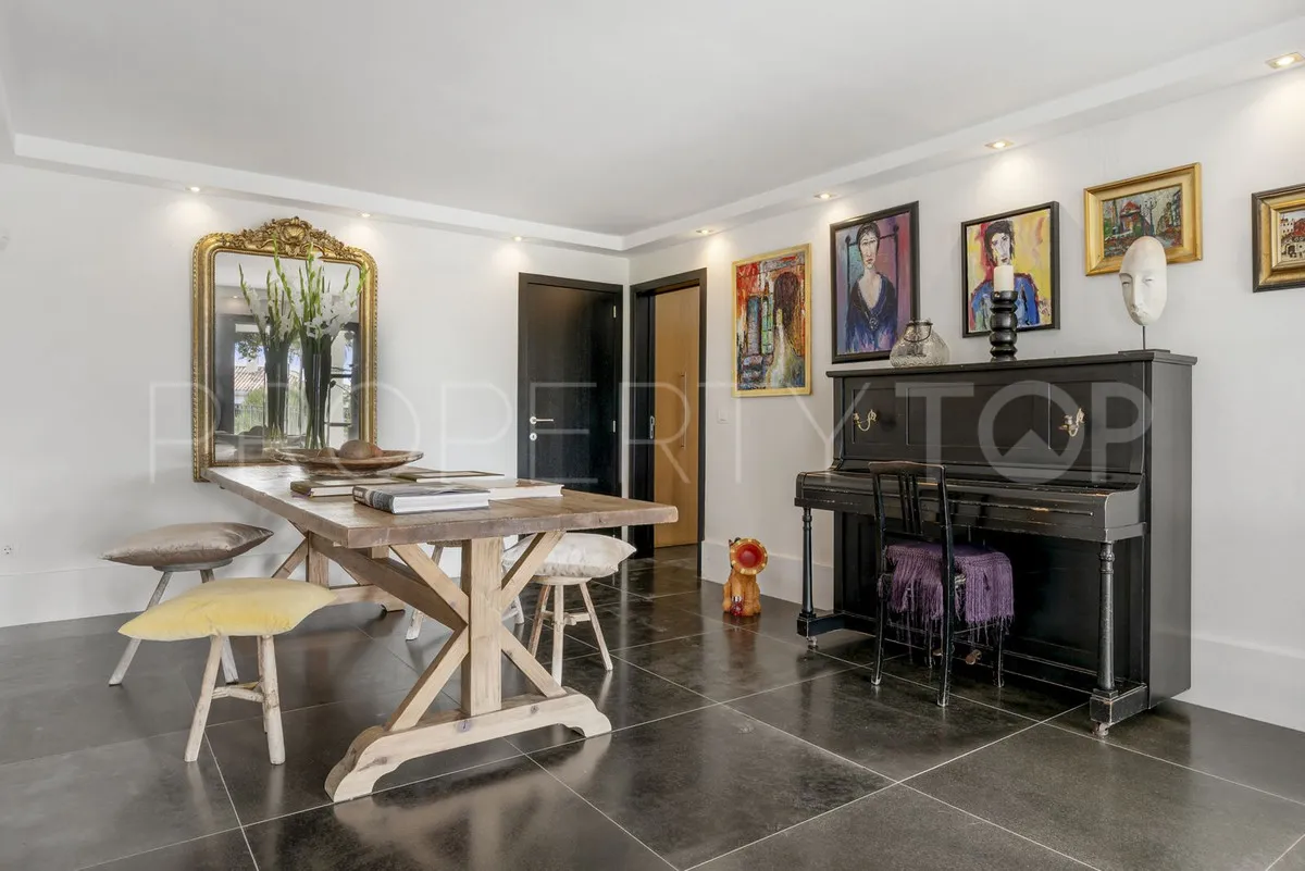 Se vende villa en El Paraiso de 5 dormitorios