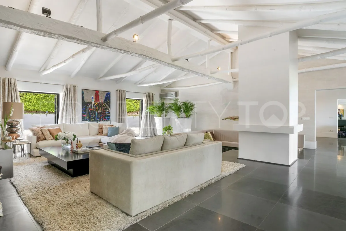 Se vende villa en El Paraiso de 5 dormitorios