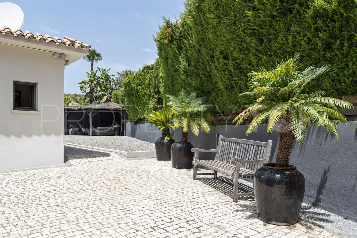 Se vende villa en El Paraiso de 5 dormitorios