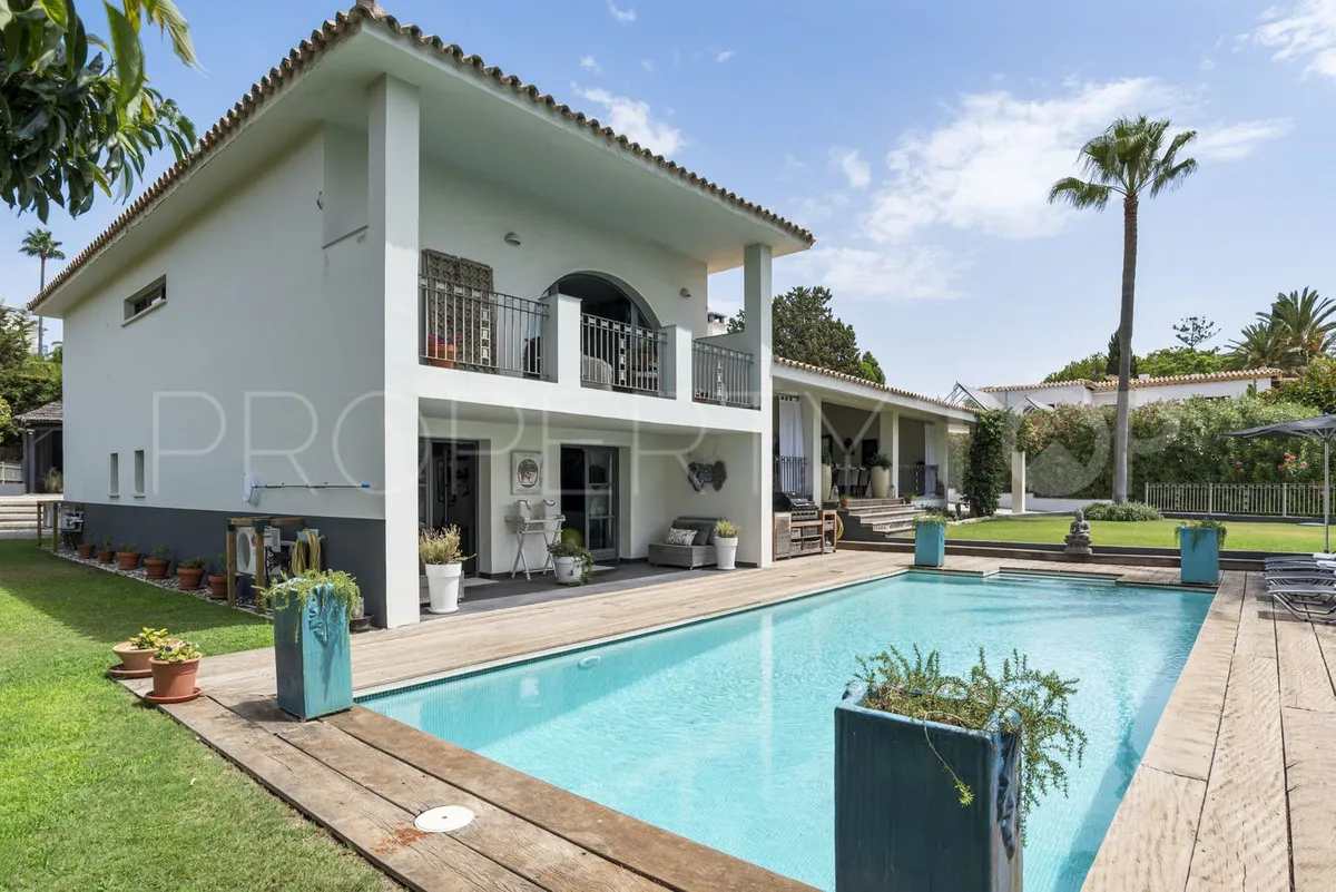 Se vende villa en El Paraiso de 5 dormitorios