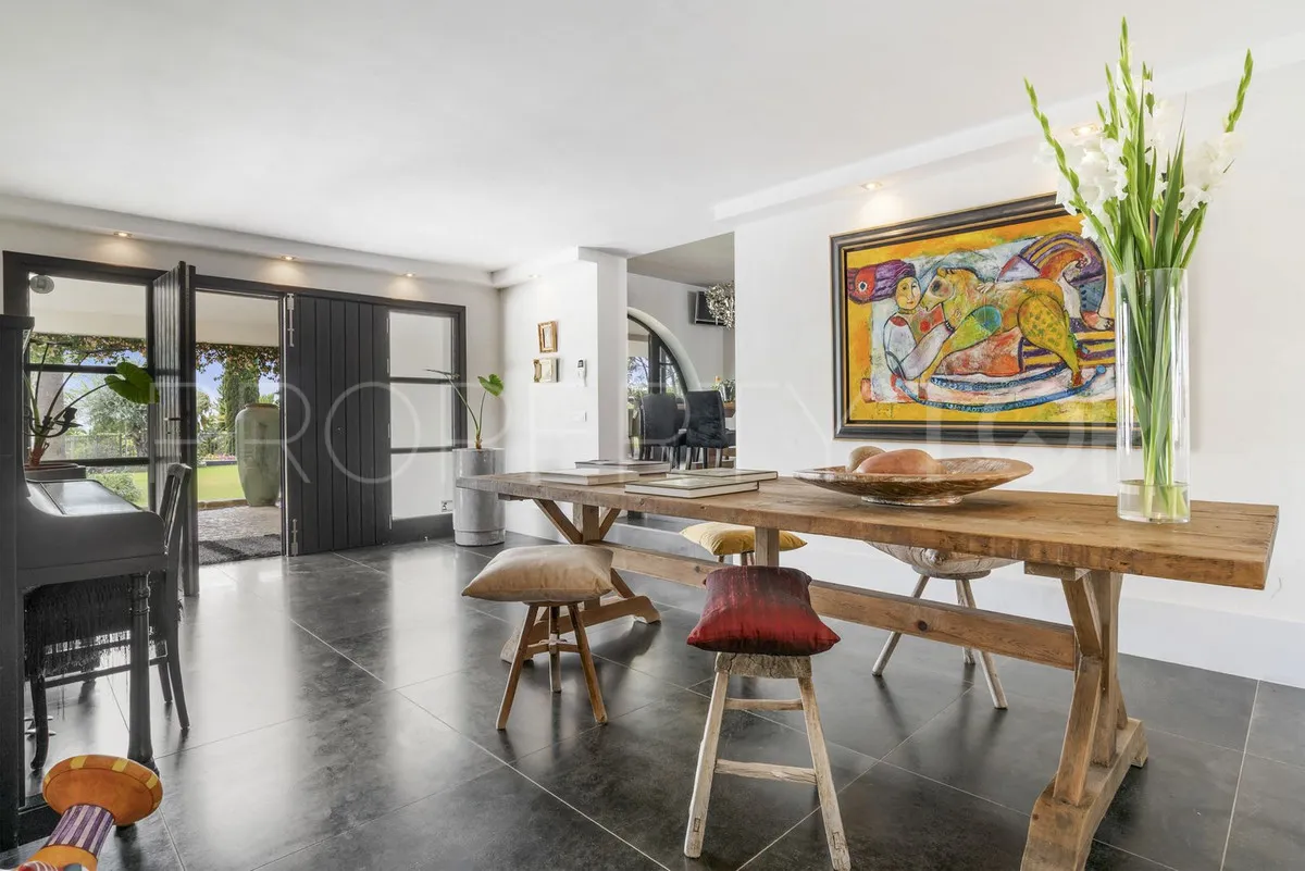 Se vende villa en El Paraiso de 5 dormitorios