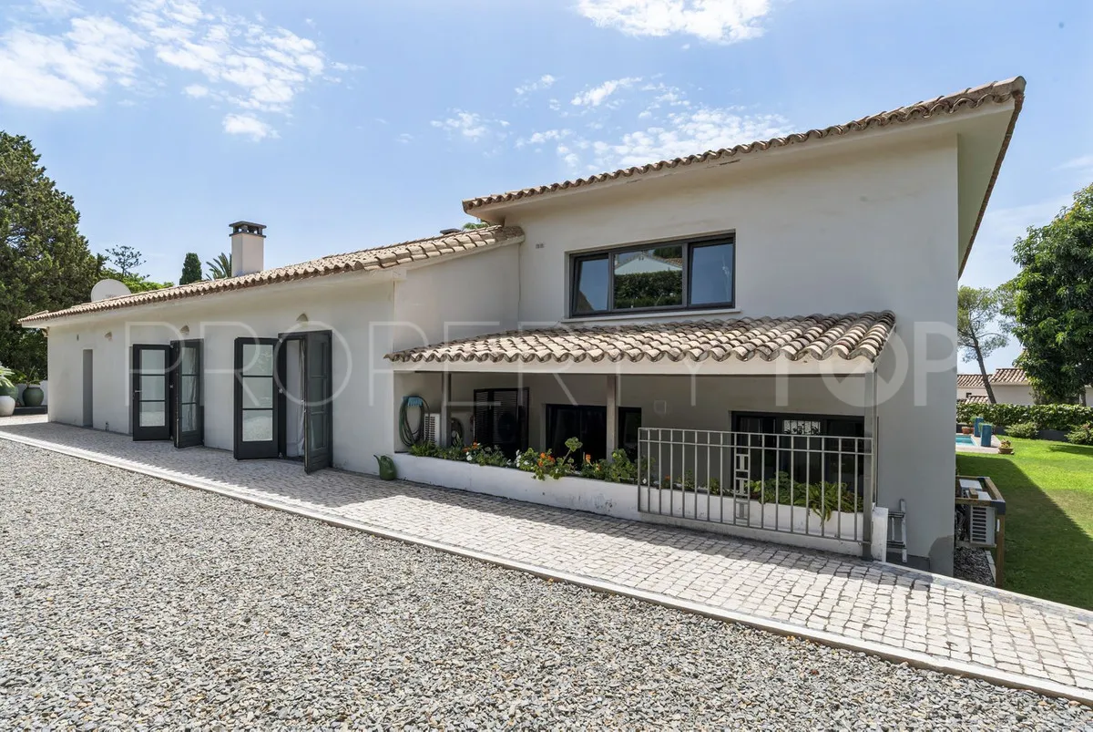 Se vende villa en El Paraiso de 5 dormitorios
