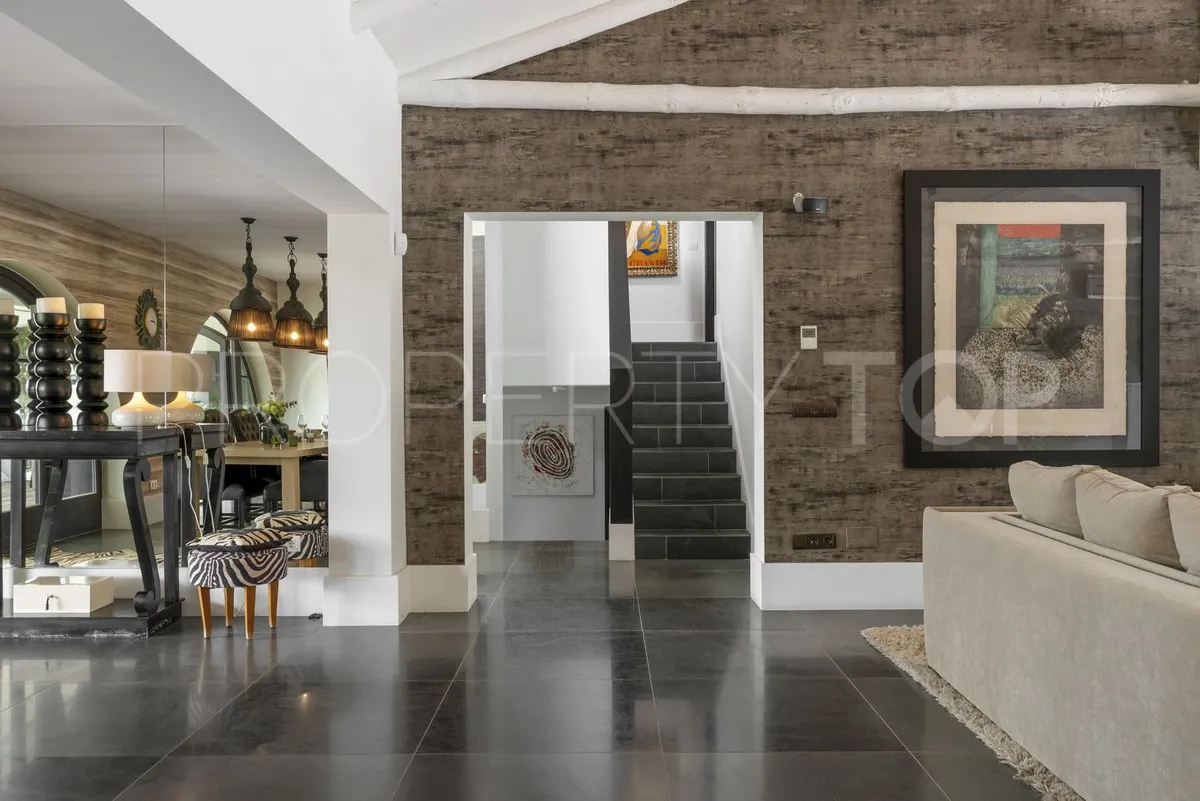 Se vende villa en El Paraiso de 5 dormitorios