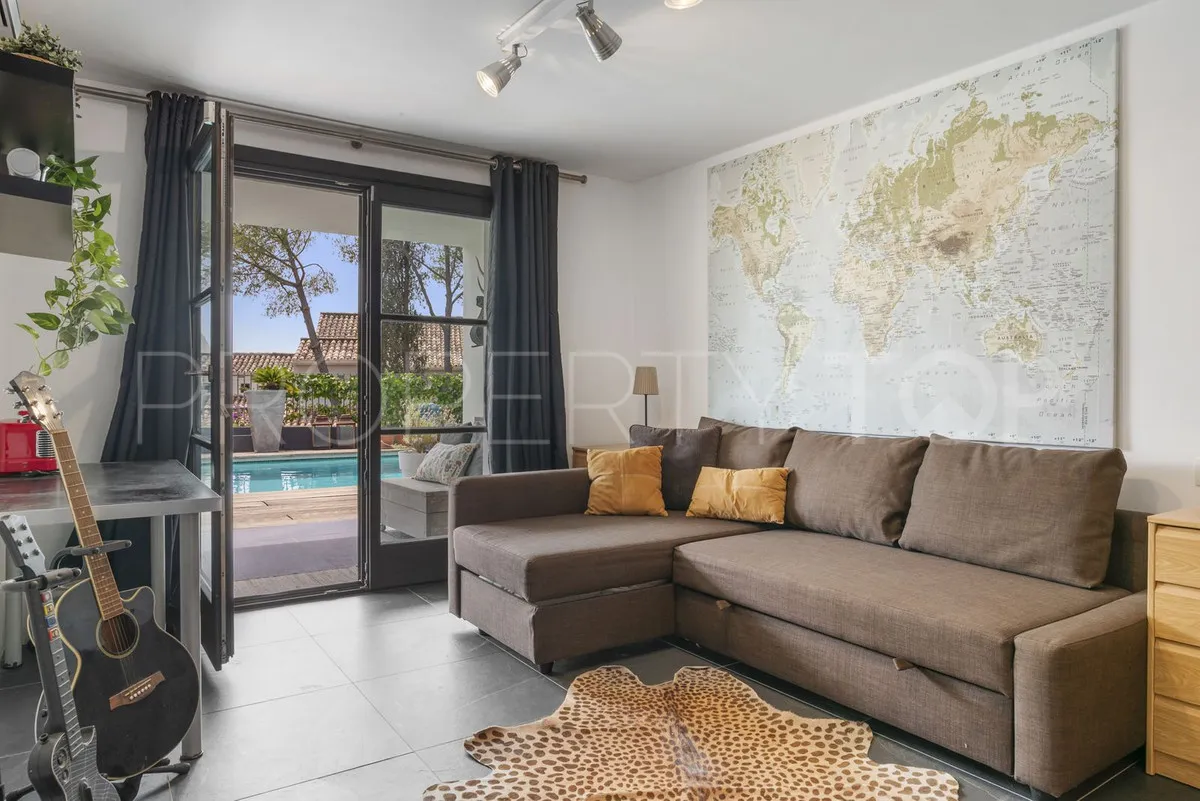 Se vende villa en El Paraiso de 5 dormitorios