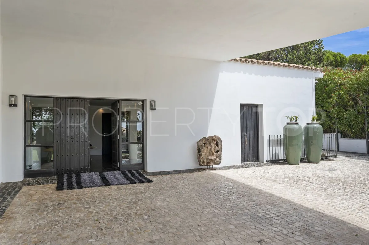 Se vende villa en El Paraiso de 5 dormitorios