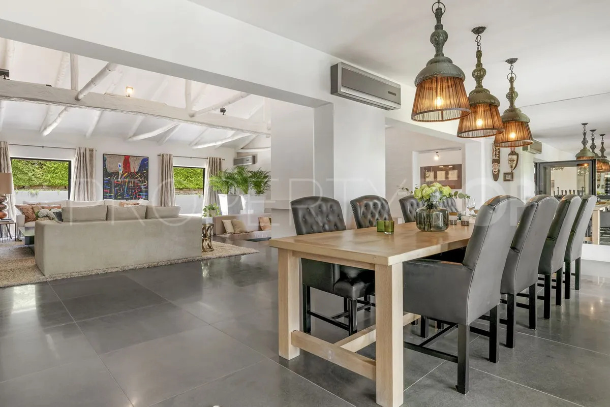Se vende villa en El Paraiso de 5 dormitorios