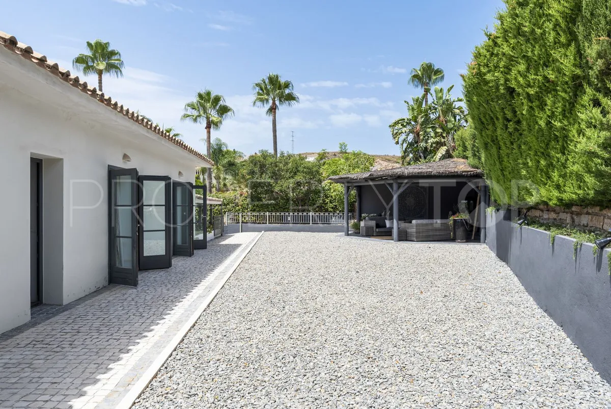 Se vende villa en El Paraiso de 5 dormitorios